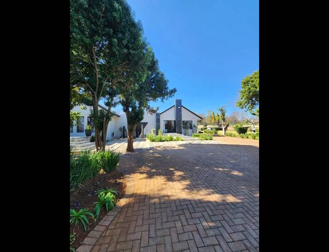 7 BEDROOM HOUSE FOR SALE IN RASLOUW
